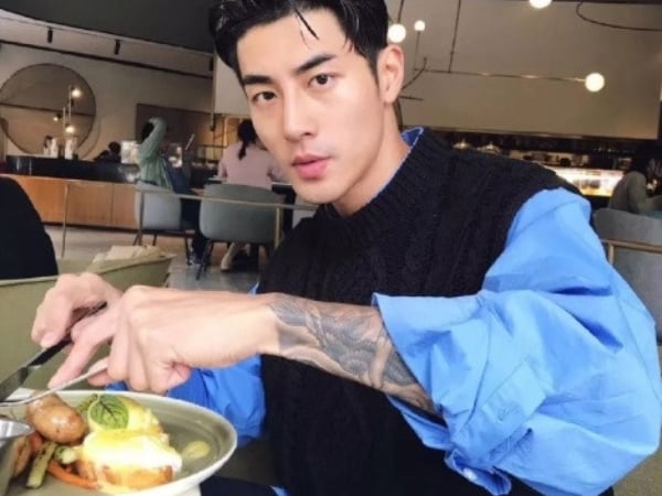 【野生抓胸弟❤】比鮮肉更好吃！成都麻辣鍋超帥老闆腹肌根本「天菜等級」　網：還缺老闆娘嗎？