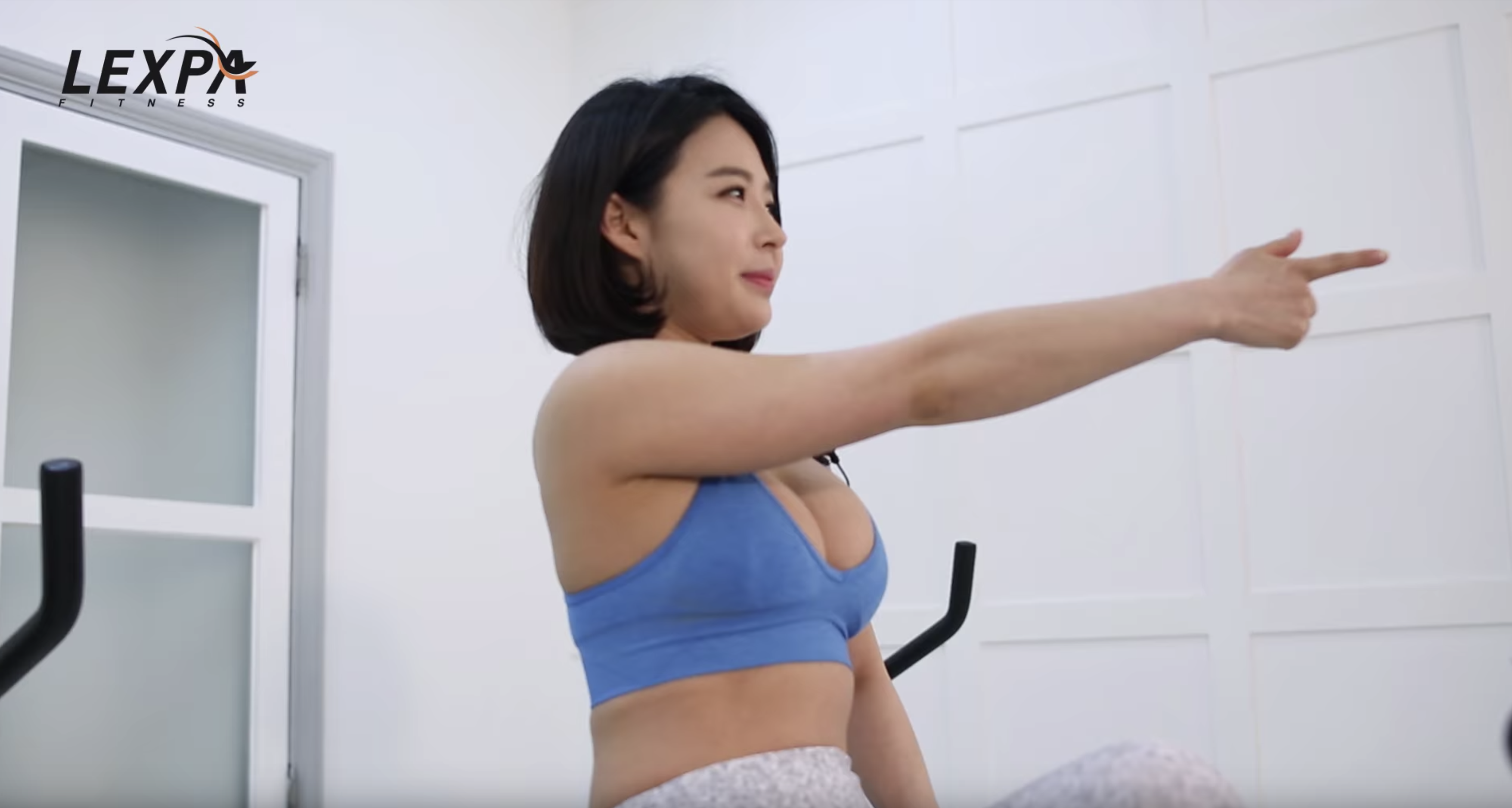 南韓女健身教練 YouTube 介紹「震動塑身板」，晃到網友忍不住重複播放！
