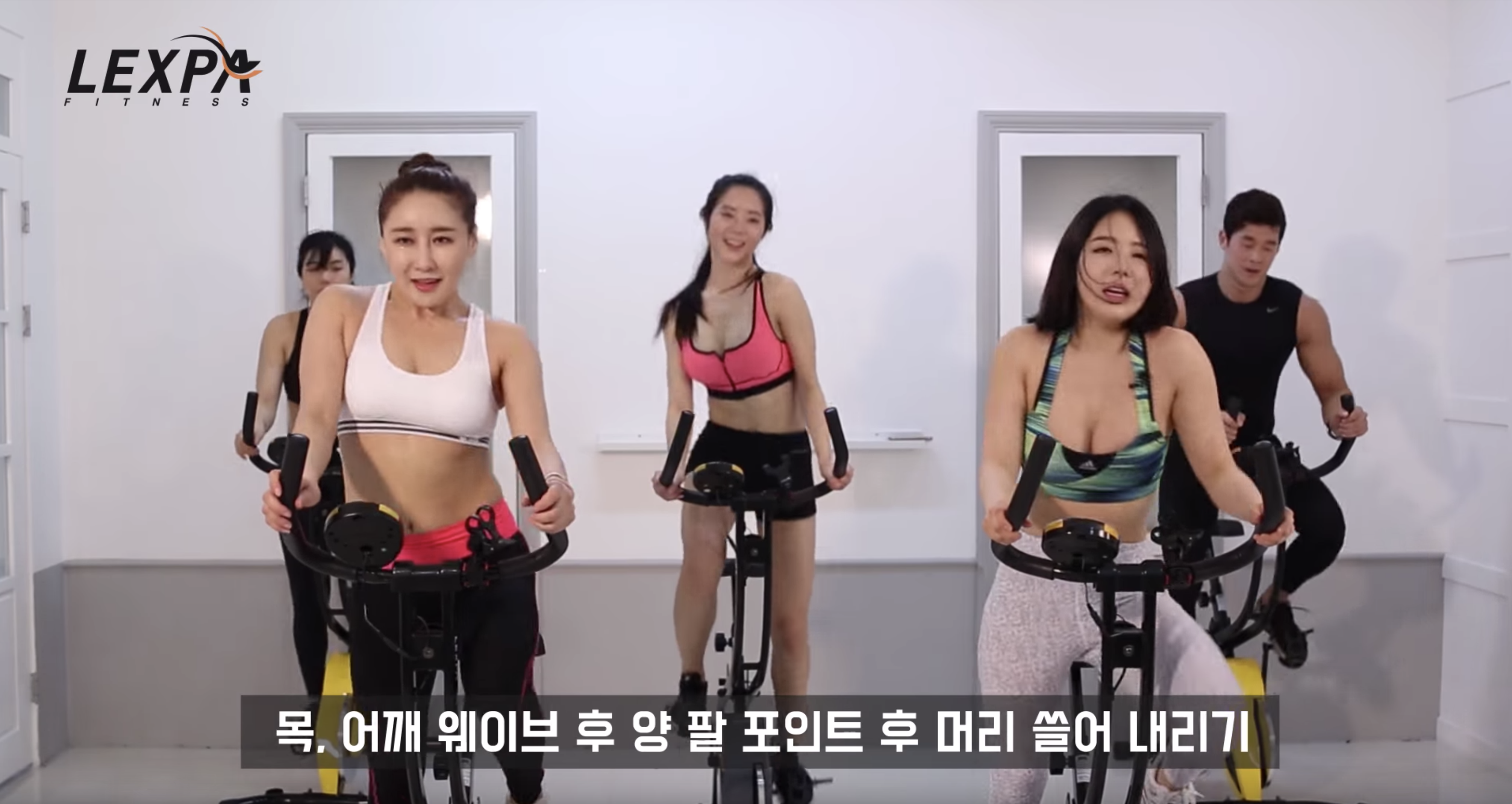 南韓女健身教練 YouTube 介紹「震動塑身板」，晃到網友忍不住重複播放！