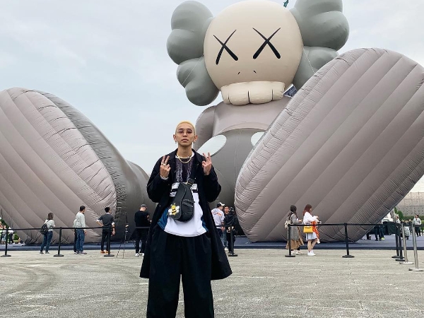 《 KAWS:HOLIDAY 》登陸中正紀念堂！看展必學 3 招拍照術保證你通知跑不完！