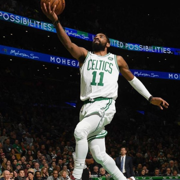 大三元水準演出！Kyrie Irving 腳踩「限定簽名鞋款」 高效率輸出 8 抄截助球隊澆熄熱火