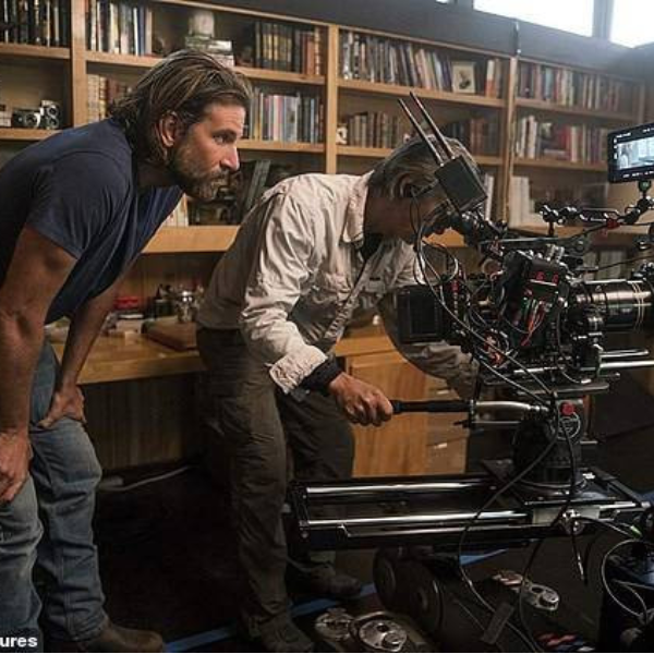 《一個巨星的誕生》奧斯卡入圍八項大獎，卻獨缺最佳導演！網友群情激憤為布萊德利庫柏抱不平！