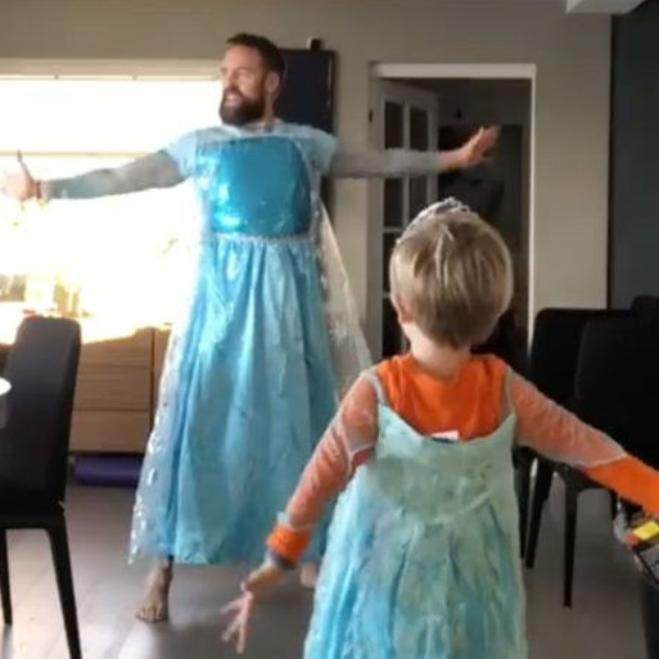 4 歲兒子想變艾莎女王！暖心爸陪他一起穿上《冰雪奇緣》裙子跳舞　影片狂破 6100 萬點擊！