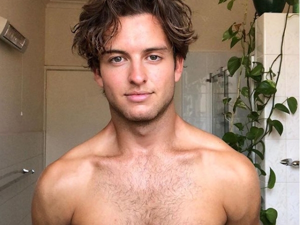 「小丑女」瑪格羅比有一個帥弟弟！23 歲 Cameron Robbie 是個可愛的陽光大男孩！
