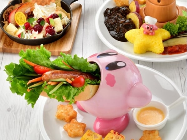 大嘴被熱狗塞爆！日本全新「星之卡比」主題咖啡　超萌餐點還令人想掃光可愛杯盤周邊！