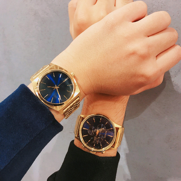 情人節要到了！教你用情侶對錶拍出超甜蜜放閃照！網友:「我要被閃瞎了！」