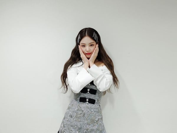 夾不好「一秒從 Jennie 變阿嬤」！揭秘 3 種超簡易髮飾造型教學　正妹們不學不行！