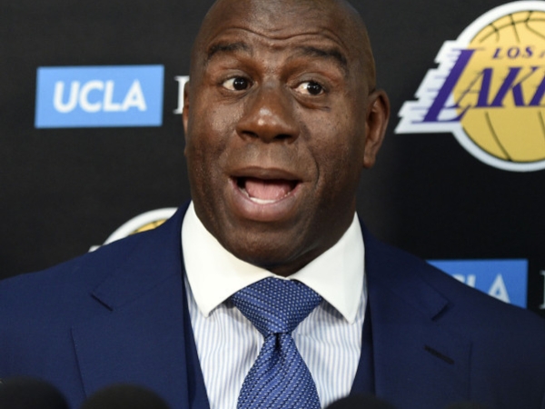 正面槓上！湖人傳奇球星魔術強森開噴：「金州勇士還不夠格稱為 NBA 史上最強球隊」