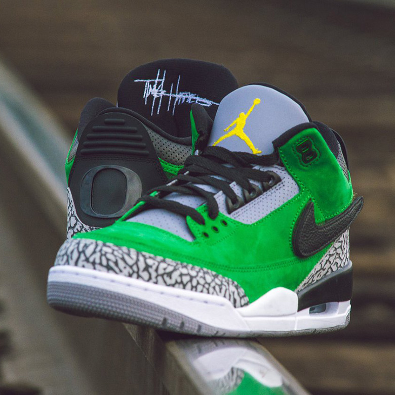 因腹部痠痛又休兵一場!詹皇腳踩 AIR JORDAN 3「奧勒岡大學」限定配色現身球員通道