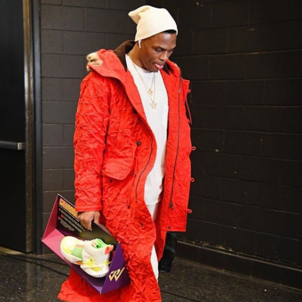 頂尖後衛對決！Kyrie、Westbrook 不只比球技 場上這兩雙「特殊簽名戰靴」更值得你關注