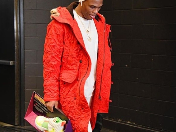頂尖後衛對決！Kyrie、Westbrook 不只比球技 場上這兩雙「特殊簽名戰靴」更值得你關注