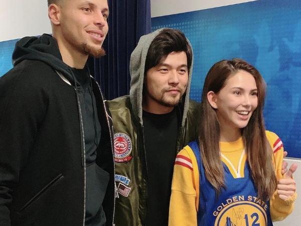 周董、昆凌圓夢、一同在 NBA 後場見到了 Curry,一秒化身迷哥迷妹!