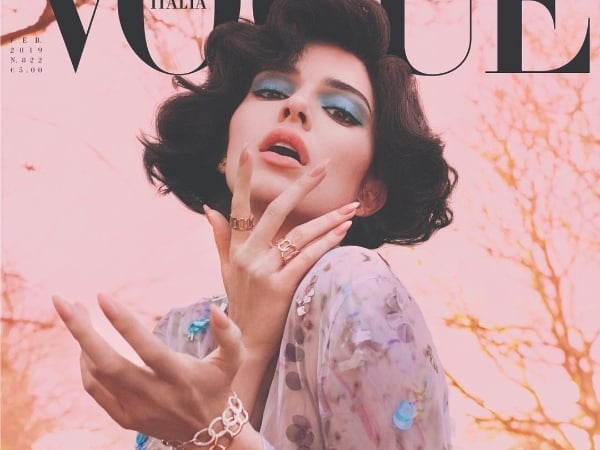 Kendall Jenner 全裸登上義大利《VOGUE》1 月封面!翹臀、美胸好身材全都露!