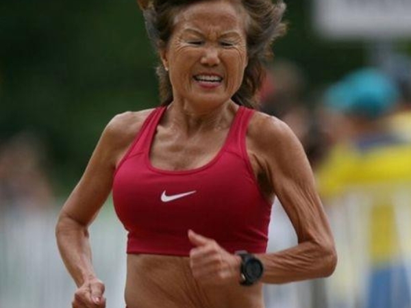 全球最速馬拉松阿嬤 Jeannie Rice 70 歲高齡創紀錄，而她的正職只是房地產經紀人