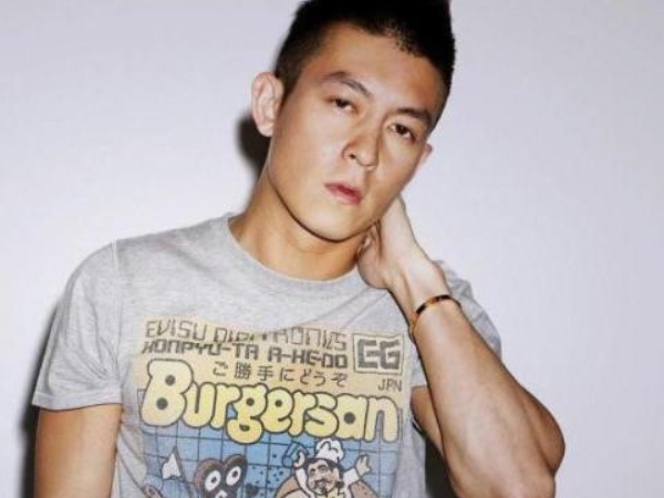 陳冠希、余文樂戰火持續燒！與網友槓上：「你去穿那個史上最醜的 Timberland 聯名！」