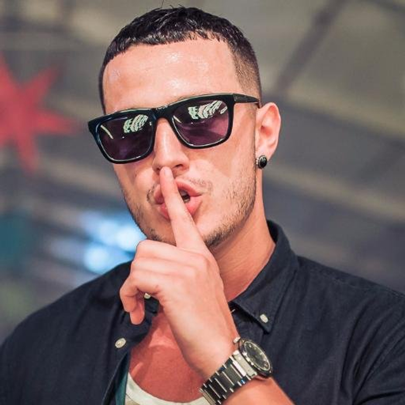 Фото dj snake без очков