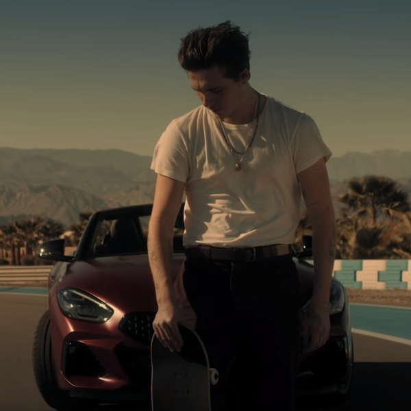 媽寶布魯克林貝克漢有工作了，與 BMW 共同合作、網友：「會滯銷！」