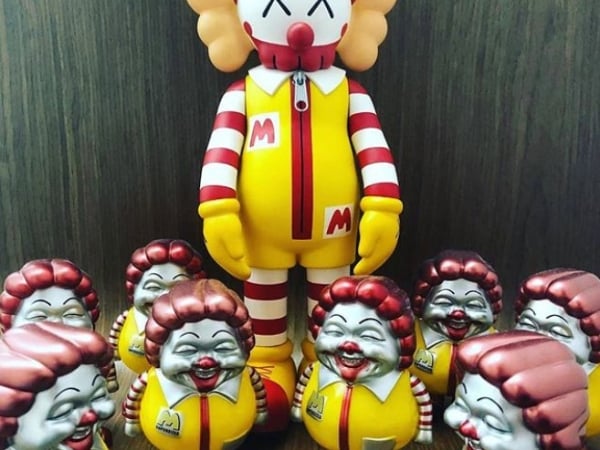 【 J 個稀好貨】麥當勞 X KAWS 登場?國外客製單位打造的潮流公仔,有錢也不見得能夠買到!