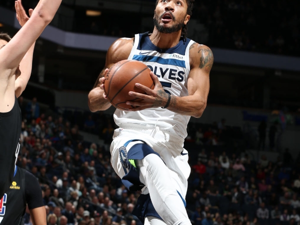 「飆風玫瑰」依然帶刺！Derrick Rose 僅花 4.4 秒完成一條龍上籃　3 名防守者完全攔不住！
