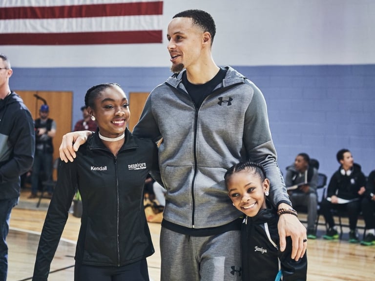NBA 真暖男！Curry 拒絕舉辦奢華慶祝派對　決定把錢拿去整修家鄉的老舊球館！