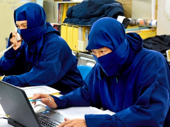 這不是幻術！日本有公務員穿忍者服上班　全體卯起來推廣年度忍者節