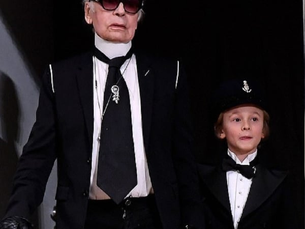 老佛爺生前最寵愛的 11 歲小男模 Hudson Kroenig　俊秀臉蛋讓他 2 歲就出道成香奈兒御用名模！
