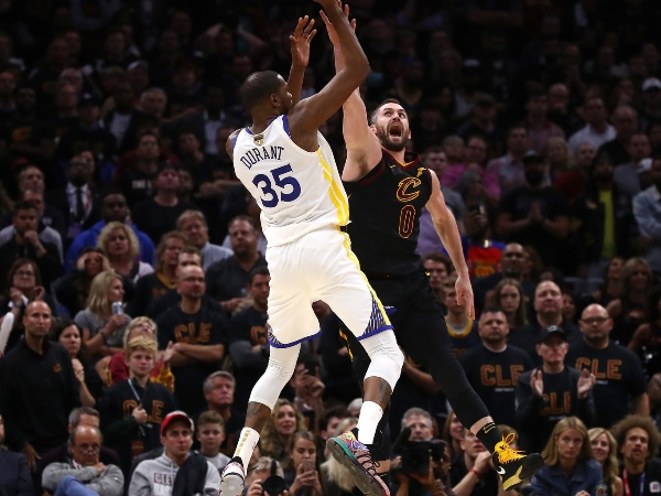 「中距離跳投」即將失傳？這些現役 NBA 聯盟僅存的中距離好手你必須要知道！
