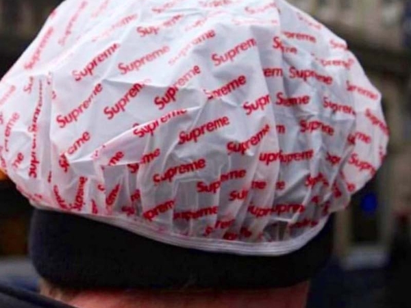【Ｊ個稀好貨】 Supreme 開季贈品浴帽還不夠怪！？細數這 5 個 Supreme 怪奇贈禮　才是真正狂！