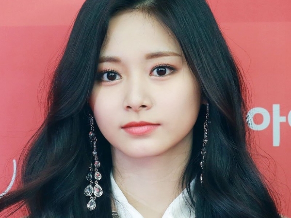 TWICE 周子瑜一畢業大解放！換上這個「超顯眼新髮色」大素顏自拍臉還是超級亮！