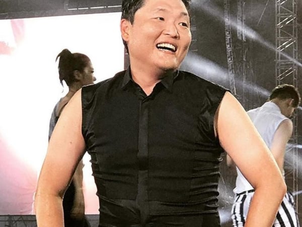江南大叔 PSY 出現在泫雅直播　大瘦一圈讓網友驚呼：「歐爸你哪位？」