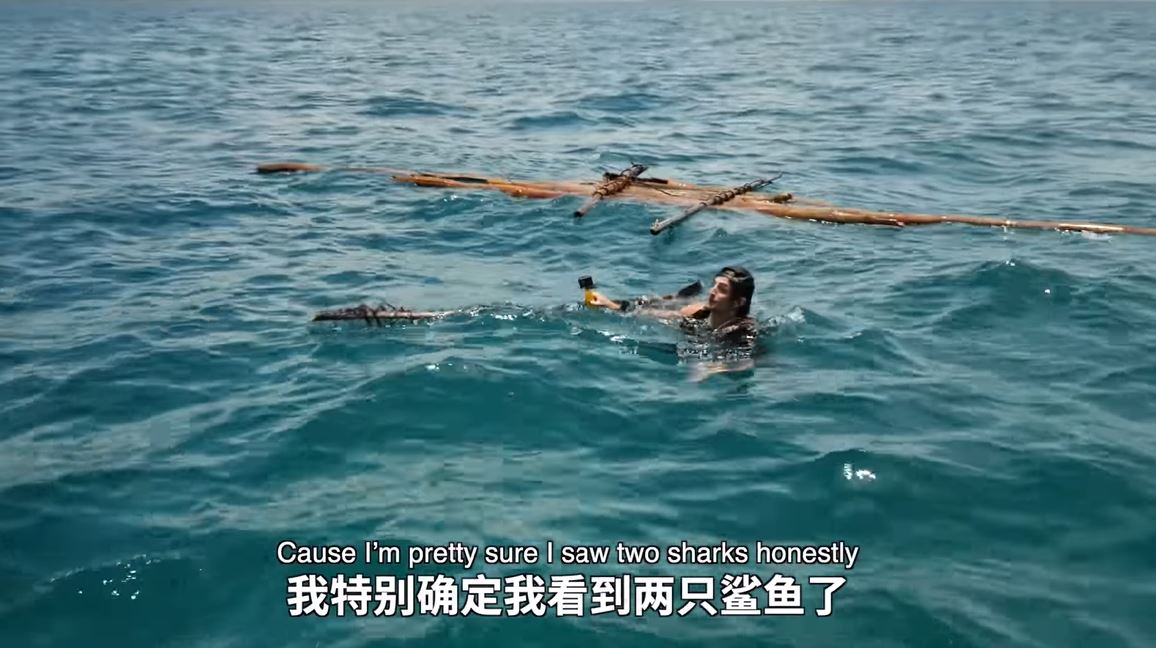 越過鯊魚海！ 法國網紅「信誓蛋蛋」荒島求生成功「第一餐」狂灌水　網淚崩：好心疼