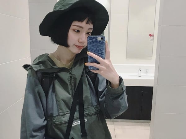 軍綠色當道！不是只有酷帥風格，女孩也能輕鬆穿搭可愛感！