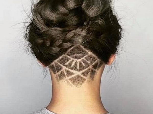 誰能比我慘？這位英國女孩的「 Undercut 」不但造成她嚴重的心理創傷　還被譽為全球最糟髮型！