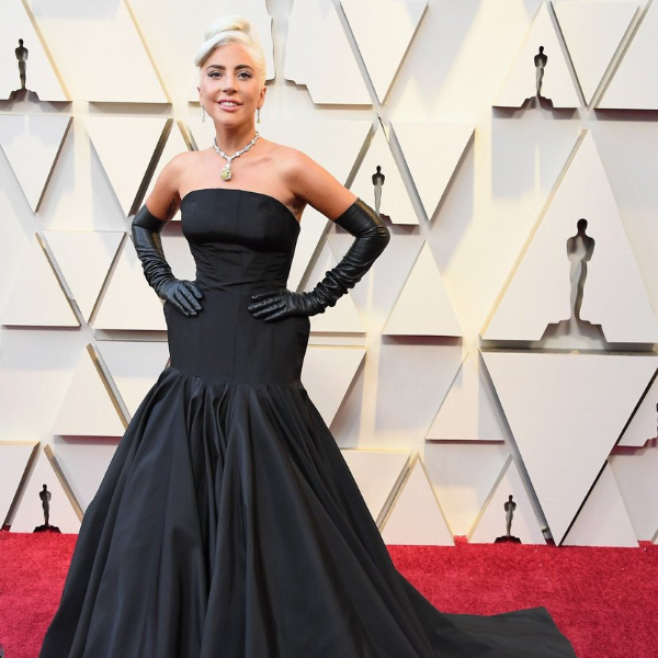 看點全在這裡！2019 奧斯卡紅毯女星　Lady Gaga 竟霸氣戴上奧黛麗赫本 Tiffany 天價珠寶！