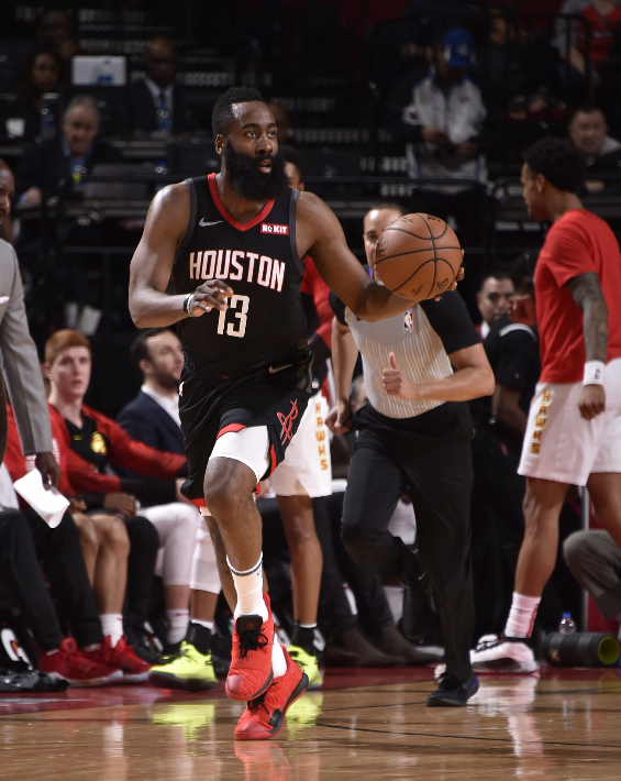 就差一球!「大鬍子」Harden 連續 30 分比賽正式終結 最後一刻還被對方包夾嚴防!