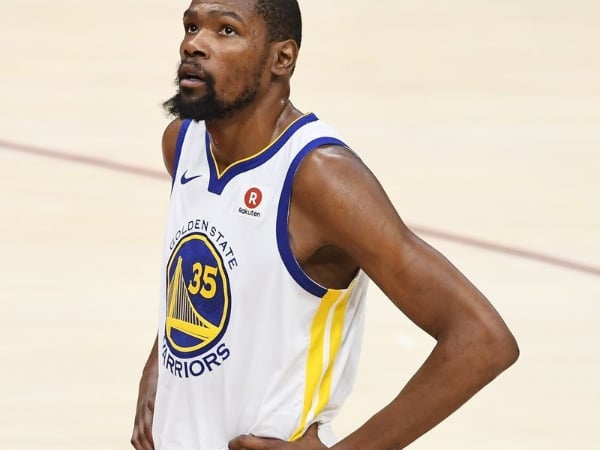 離隊的徵兆？Kevin Durant 勇士球衣竟在網路上被「瘋狂賤賣」　價格慘跌到不忍直視！