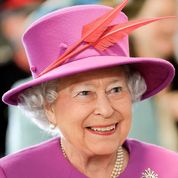 出國不需要護照！你可能不知道的英國女王「驚人特權」，人生至今都是無照駕駛上路！