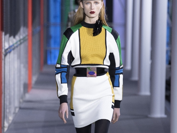 Louis Vuitton 2019 秋冬大秀登場！不過模特兒頭上這頂帽子好像在哪看過⋯⋯
