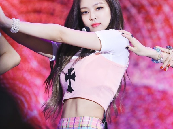 BLACKPINK 成員 Jennie 宵夜照吃還能瘦?靠這 3 招成功從「雙下巴妹變身平肚妹」!