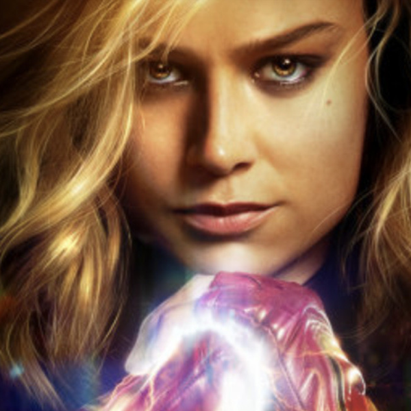 《驚奇隊長》突擊戲院！布麗拉森穿上「最潮特製制服」親自奉上爆米花！影迷狂問：「這套哪裡買？」