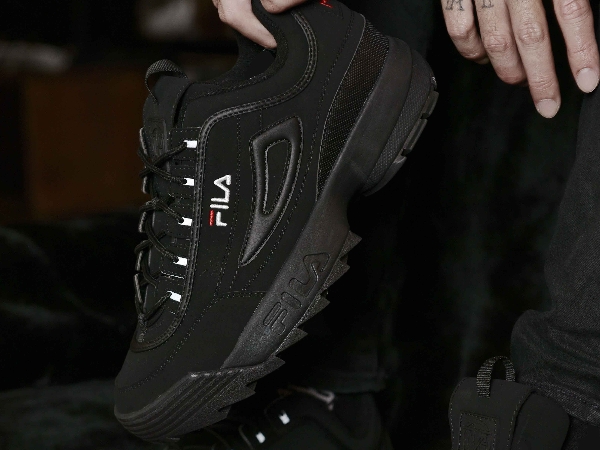 全球最夯球鞋FILA DISRUPTOR II攜手金曲演唱組合潮牌MJFRESH，再度攜手幹『闇黑大事』！ 2/26（二）全球唯一台灣專屬Skr發行限量500雙， 這是台灣才有你知道的！