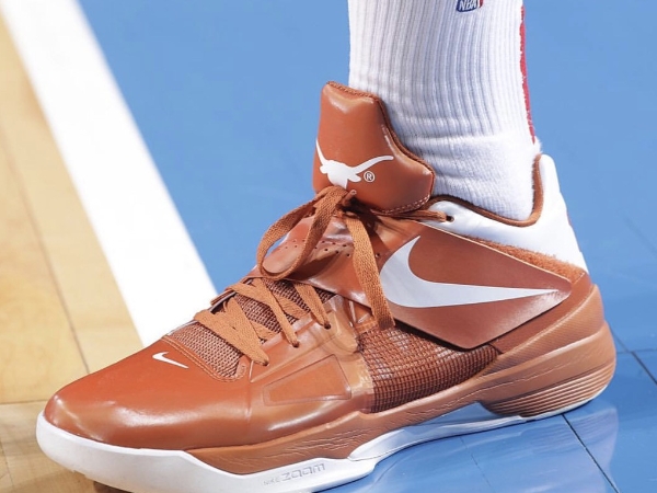 到底要看比賽還是看鞋啊？本週 NBA 球星實戰特殊籃球鞋款 Top 10