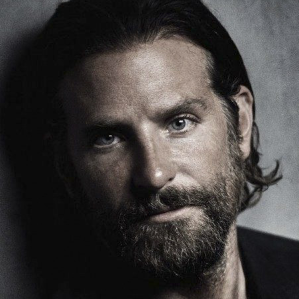 《一個巨星的誕生》CP 近況報告：布萊德利庫柏下一部新片題材曝光、女神卡卡超市購物依舊是巨星！