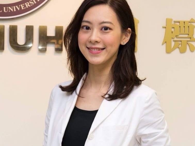 【野生抓正妹❤】表特版常客！高醫正妹醫師賴昕隄手機竟然都是滿滿的「乳房照」？！