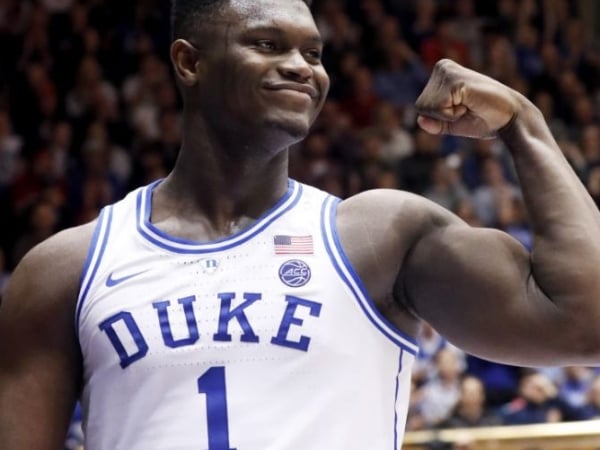 換新鞋強勢回歸！「詹皇 2.0」Zion Williamson 13 投全中狂轟 29 分 14 籃板　開賽單手暴扣驚豔全場！
