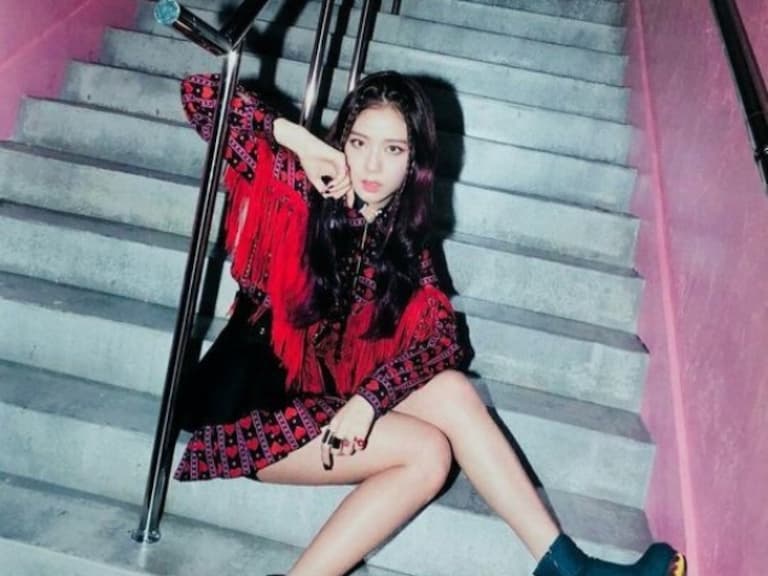 逆天美腿是穿出來的!BLACKPINK 「門面擔當」智秀 Jisoo 教妳靠「這 3 招」從壯壯腿變竹竿!