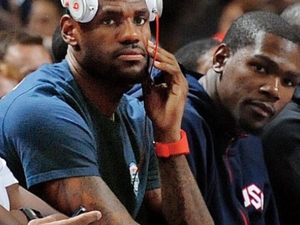 走到哪戴到哪！一個好的耳機對於 NBA 球星來說到底多重要？