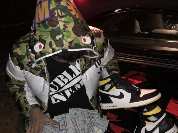 全身 Supreme、Off-White 就是炫富?原來潮流咖曬行頭的背後藏這些我們不知道的祕密?!