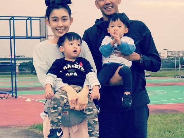 你搶不到的 The Ten、Jordan 飛飛、翔翔早就穿上腳!來看陳建州黑人為兒子購入了哪些帥鞋?