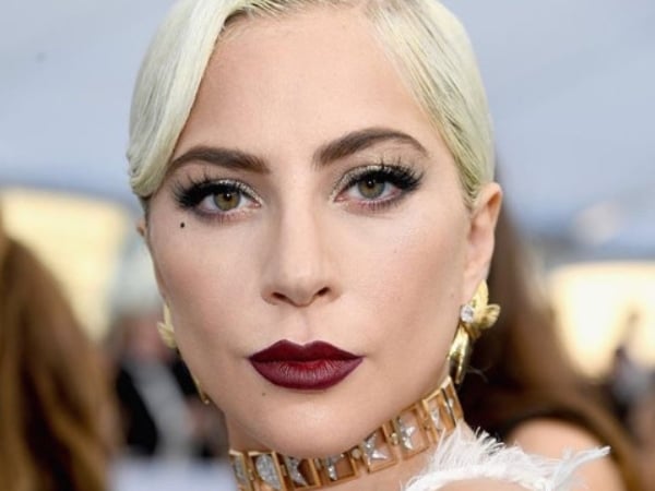 粉絲驚呆！Lady Gaga 被爆與前男友解除婚約後　新約會對象居然是「鷹眼」傑瑞米雷納！